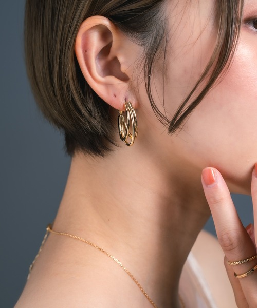 Os accessory(オズアクセサリー)の「Os -オズ- 【金属アレルギー対応】3ラインフープピアス(ピアス(両耳用)・レディース・シルバー/ゴールド・ONE SIZE)」の20枚目の写真