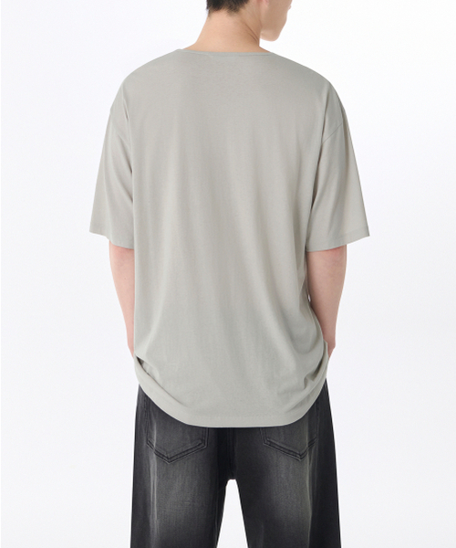 MUSINSA STANDARD（ムシンサスタンダード）の「リラックスドライトウェイトCRスクープネックTシャツ[マッシュルーム]（Tシャツ/カットソー・メンズ・その他・SMALL/MEDIUM/LARGE/X-LARGE/XX-LARGE/XXX-LARGE）」の4枚目の写真