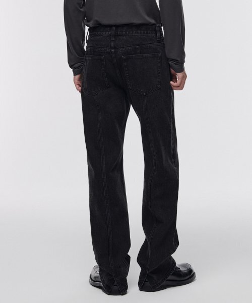 MUSINSA STANDARD（ムシンサスタンダード）の「ストレートパネルバックスリットデニムパンツ[ウォッシュドブラック]（デニムパンツ・メンズ・その他・36/26/27/28/29/30/31/32/33/34）」の2枚目の写真