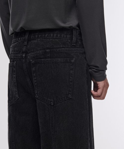 MUSINSA STANDARD（ムシンサスタンダード）の「ストレートパネルバックスリットデニムパンツ[ウォッシュドブラック]（デニムパンツ・メンズ・その他・36/26/27/28/29/30/31/32/33/34）」の5枚目の写真