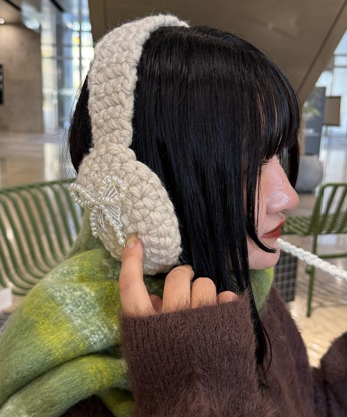kutir(クティール)の「kutirlune/手編み風リボンモチーフイヤーマフ(イヤーマフ・レディース・ブラウン/ホワイト/ベージュ・FREE)」の2枚目の写真