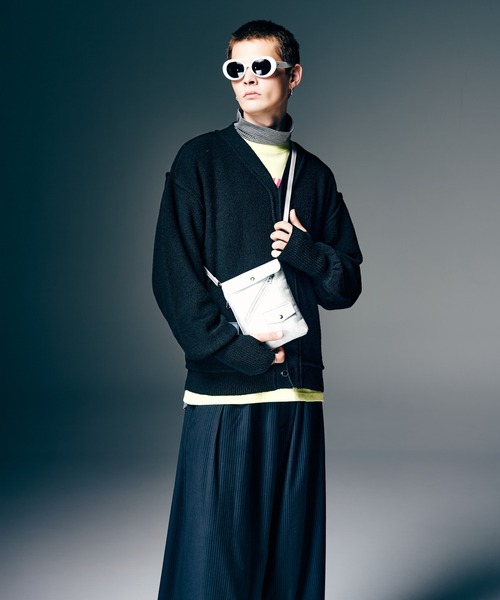 glamb（グラム）の「Deformed Turtleneck Cutsew / デフォームドタートルネックカットソー（Tシャツ/カットソー・メンズ・ホワイト/ブラック/ブラック系その他・S/M/L）」の18枚目の写真