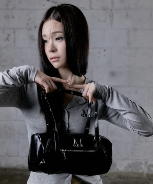 MUCENT（ムセント）の「【UNISEX】MUCENT／NOXメタルロゴショルダーバッグ（ショルダーバッグ・レディース・ブラック・FREE）」の6枚目の写真