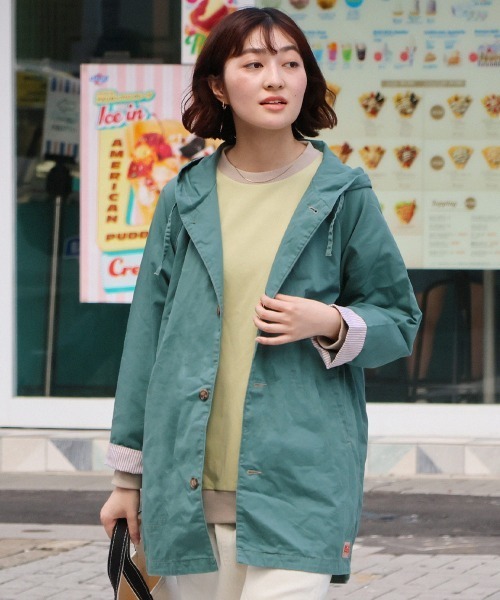 KRIFF MAYER Lady's Collection(クリフメイヤーレディースコレクション)の「ミディアム丈フードトレンチコート(トレンチコート・レディース・ベージュ/ダークグレー/ブルーグリーン/ナチュラル・LARGE/MEDIUM)」の1枚目の写真
