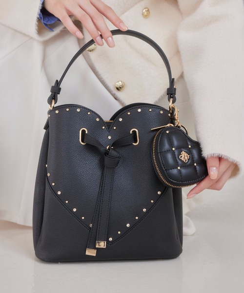 VIS（ビス）の「ラインストーン＆スタッズハートカットバッグ（ショルダーバッグ・レディース・レッド/オフホワイト/ブラック・FREE）」の11枚目の写真