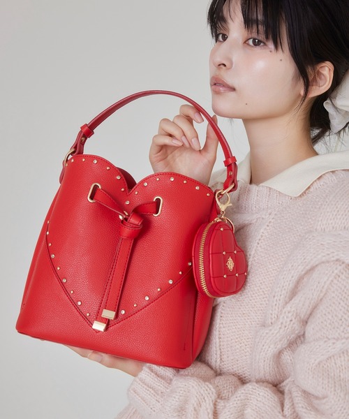 VIS（ビス）の「ラインストーン＆スタッズハートカットバッグ（ショルダーバッグ・レディース・レッド/オフホワイト/ブラック・FREE）」の16枚目の写真