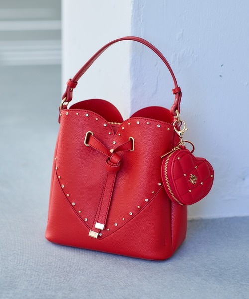 VIS（ビス）の「ラインストーン＆スタッズハートカットバッグ（ショルダーバッグ・レディース・レッド/オフホワイト/ブラック・FREE）」の6枚目の写真