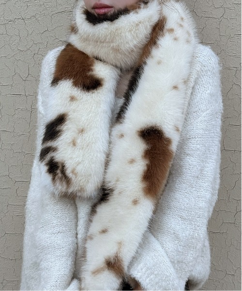 by muni:r（バイ ムニール）の「アニマル柄ファーマフラー（マフラー・レディース・ベージュ・FREE）」の5枚目の写真