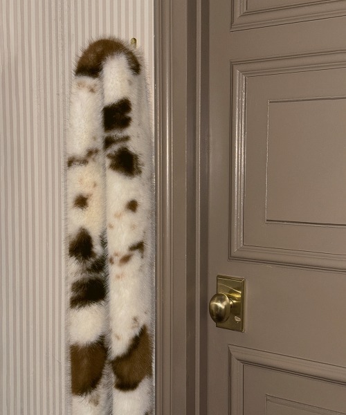 by muni:r（バイ ムニール）の「アニマル柄ファーマフラー（マフラー・レディース・ベージュ・FREE）」の6枚目の写真