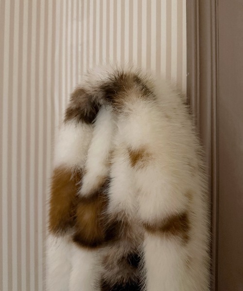 by muni:r（バイ ムニール）の「アニマル柄ファーマフラー（マフラー・レディース・ベージュ・FREE）」の7枚目の写真