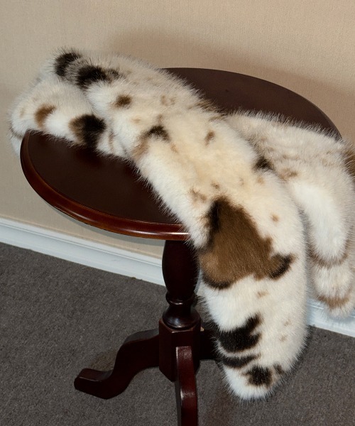 by muni:r（バイ ムニール）の「アニマル柄ファーマフラー（マフラー・レディース・ベージュ・FREE）」の8枚目の写真