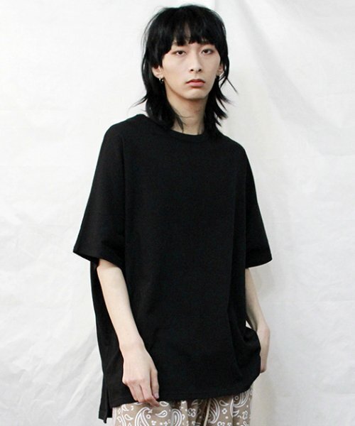 DEMARC(ドゥマーク)の「ドルマンスリーブボックスフィットサイドスリットTシャツブラック(Tシャツ/カットソー・メンズ・その他・MEDIUM/LARGE)」の2枚目の写真