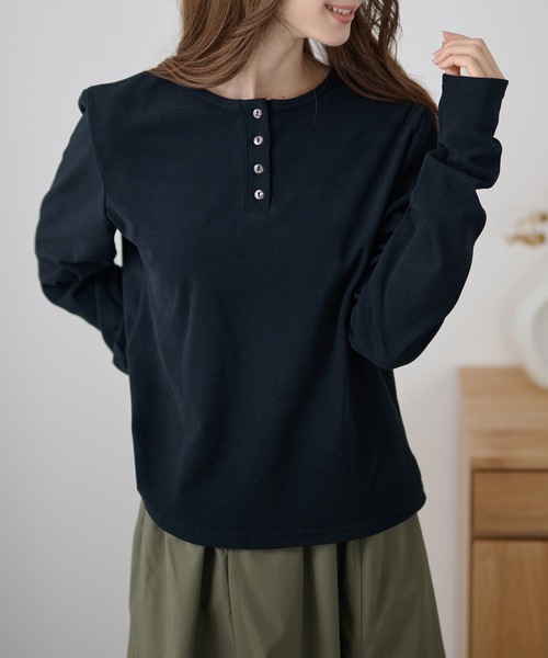 DAYRA(デイラ)の「ソリッドカラー ヘンリーネック 長袖 ボタン トップス(Tシャツ/カットソー・レディース・ブラック/グレー・FREE/S)」の14枚目の写真
