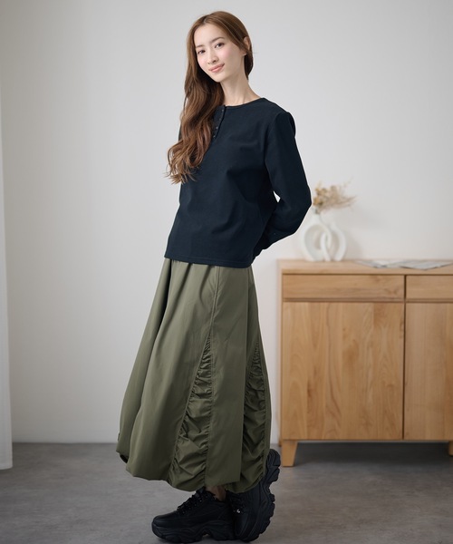 DAYRA(デイラ)の「ソリッドカラー ヘンリーネック 長袖 ボタン トップス(Tシャツ/カットソー・レディース・ブラック/グレー・FREE/S)」の15枚目の写真