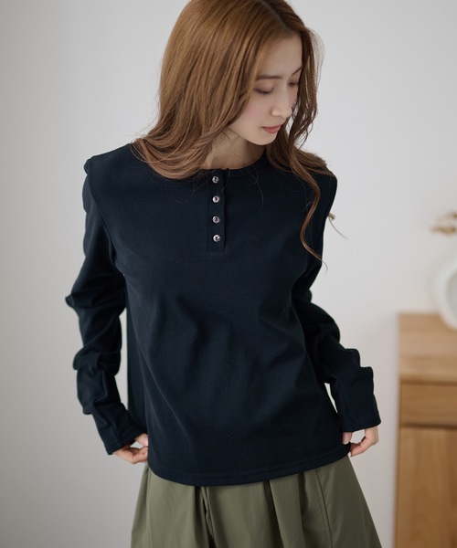 DAYRA(デイラ)の「ソリッドカラー ヘンリーネック 長袖 ボタン トップス(Tシャツ/カットソー・レディース・ブラック/グレー・FREE/S)」の16枚目の写真