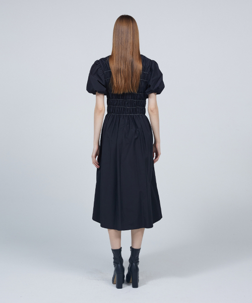 MMAM（ムアム）の「[ESSENTIAL] Puff smoking wrinkle dress（ワンピース・レディース・ブラック・FREE）」の5枚目の写真