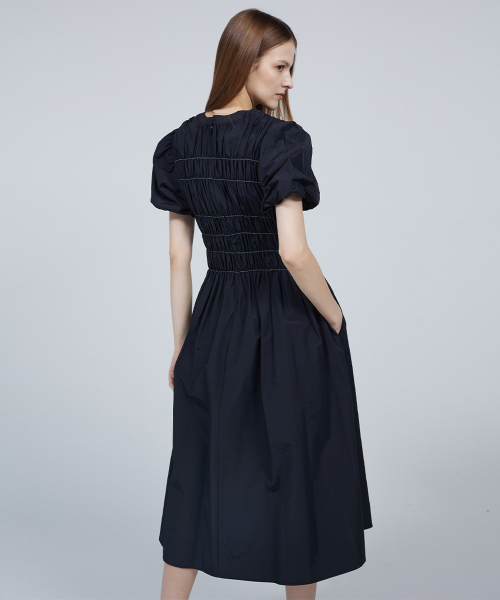 MMAM（ムアム）の「[ESSENTIAL] Puff smoking wrinkle dress（ワンピース・レディース・ブラック・FREE）」の6枚目の写真