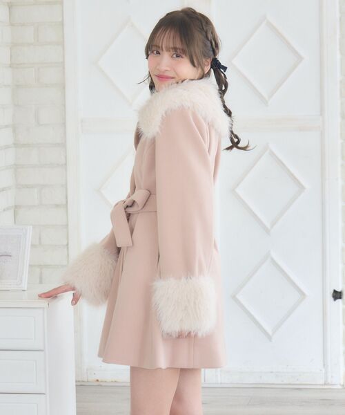 ems excite（エムズエキサイト）の「2wayファー襟付リボンコート（その他アウター・レディース・チャコールグレー/ピンク・FREE）」の14枚目の写真