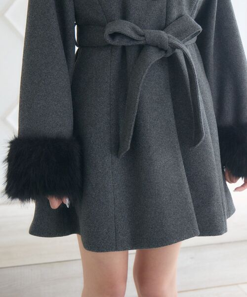 ems excite（エムズエキサイト）の「2wayファー襟付リボンコート（その他アウター・レディース・チャコールグレー/ピンク・FREE）」の19枚目の写真