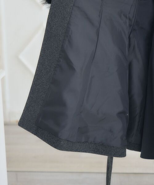 ems excite（エムズエキサイト）の「2wayファー襟付リボンコート（その他アウター・レディース・チャコールグレー/ピンク・FREE）」の20枚目の写真