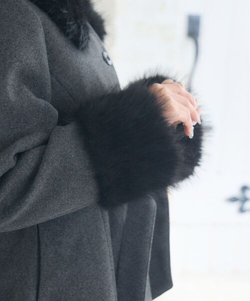 ems excite（エムズエキサイト）の「2wayファー襟付リボンコート（その他アウター・レディース・チャコールグレー/ピンク・FREE）」の22枚目の写真