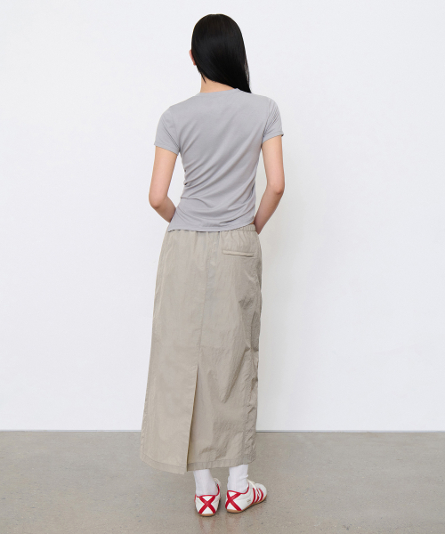 MUSINSA STANDARD WOMAN（ムシンサスタンダードウーマン）の「ウィメンズナイロンバンディングロングスカート[ライトベージュ]（スカート・レディース・その他・SMALL/MEDIUM/LARGE/X-SMALL）」の5枚目の写真