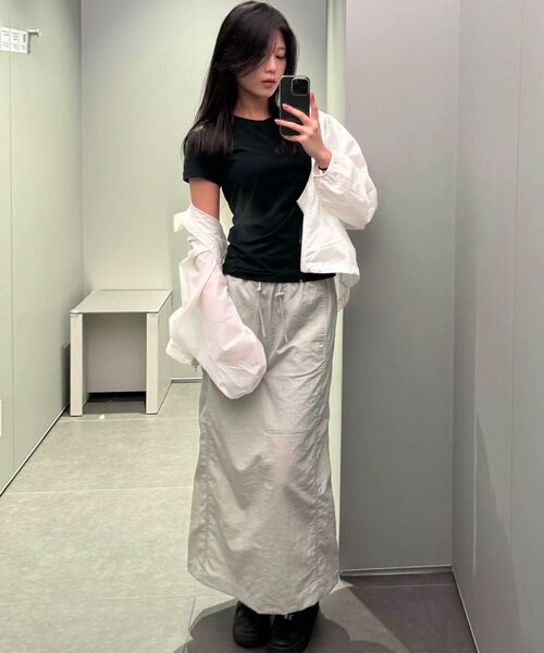 MUSINSA STANDARD WOMAN（ムシンサスタンダードウーマン）の「ウィメンズナイロンバンディングロングスカート[ライトベージュ]（スカート・レディース・その他・SMALL/MEDIUM/LARGE/X-SMALL）」の3枚目の写真
