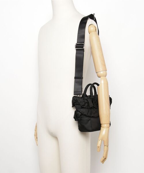 GANNI(ガニー)の「GANNI Mini Shopper Ruffle ガニー ミニ ショルダーバッグ(ショルダーバッグ・レディース・ブラック・FREE)」の15枚目の写真