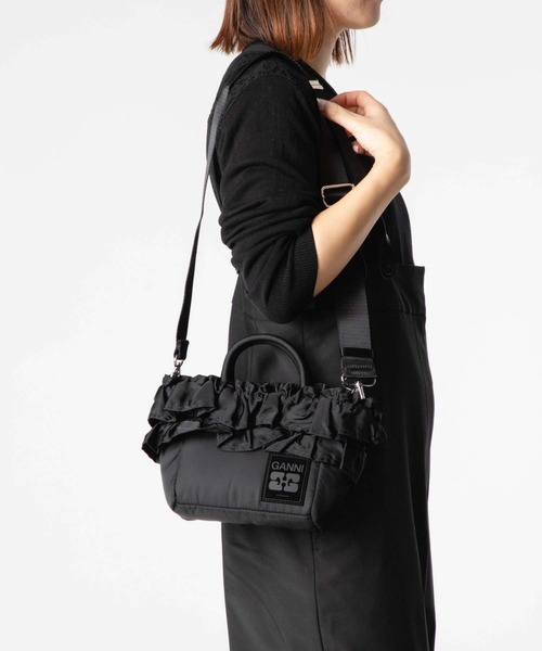 GANNI(ガニー)の「GANNI Mini Shopper Ruffle ガニー ミニ ショルダーバッグ(ショルダーバッグ・レディース・ブラック・FREE)」の3枚目の写真