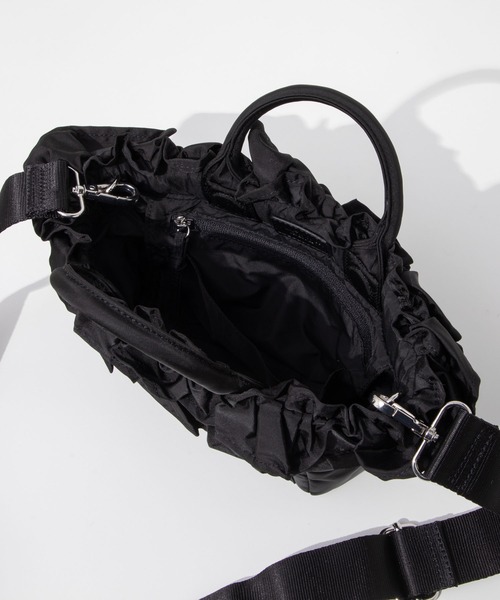 GANNI(ガニー)の「GANNI Mini Shopper Ruffle ガニー ミニ ショルダーバッグ(ショルダーバッグ・レディース・ブラック・FREE)」の11枚目の写真