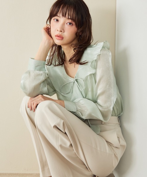 krahe(クレーエ)の「グロッシーシアー ビッグフリルブラウス(シャツ/ブラウス・レディース・ベージュ/グリーン・FREE)」の7枚目の写真