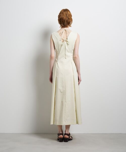LANVIN en Bleu(ランバンオンブルー)の「撥水タフタノースリーブワンピース(ワンピース・レディース・ライトカーキ/ブラック・38/36)」の5枚目の写真