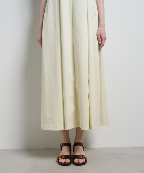 LANVIN en Bleu(ランバンオンブルー)の「撥水タフタノースリーブワンピース(ワンピース・レディース・ライトカーキ/ブラック・38/36)」の9枚目の写真