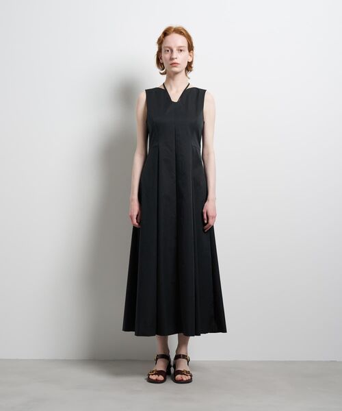 LANVIN en Bleu(ランバンオンブルー)の「撥水タフタノースリーブワンピース(ワンピース・レディース・ライトカーキ/ブラック・38/36)」の10枚目の写真