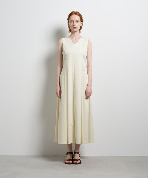 LANVIN en Bleu(ランバンオンブルー)の「撥水タフタノースリーブワンピース(ワンピース・レディース・ライトカーキ/ブラック・38/36)」の20枚目の写真