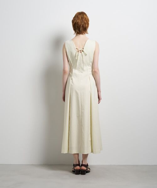 LANVIN en Bleu(ランバンオンブルー)の「撥水タフタノースリーブワンピース(ワンピース・レディース・ライトカーキ/ブラック・38/36)」の21枚目の写真