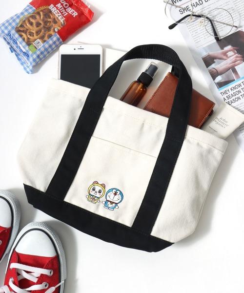 sanrio(サンリオ)の「I'm Doraemon(アイムドラえもん)キャラクターワンポイント刺繍キャンバストートバッグ(トートバッグ・レディース・ブラック/オフホワイト・FREE)」の1枚目の写真
