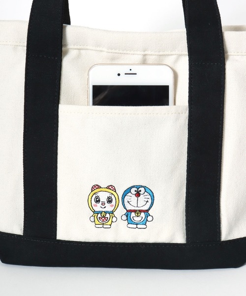 sanrio(サンリオ)の「I'm Doraemon(アイムドラえもん)キャラクターワンポイント刺繍キャンバストートバッグ(トートバッグ・レディース・ブラック/オフホワイト・FREE)」の10枚目の写真