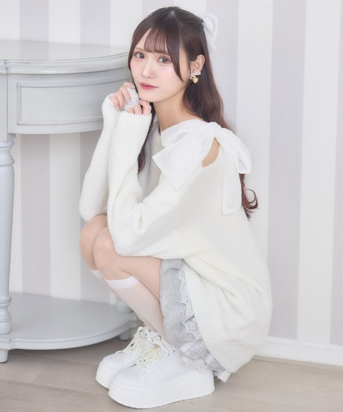 couture BY ROJITA(クチュールバイロジータ)の「肩リボンニットミニワンピース(ワンピース・レディース・ブラック/ホワイト・FREE)」の4枚目の写真