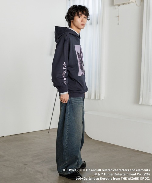 PBLIM（ページボーイリム）の「《UNISEX》カラーフォトパーカー【PBLIM/オズの魔法使】（パーカー・レディース・グレー/ネイビー・MEDIUM/LARGE）」の10枚目の写真