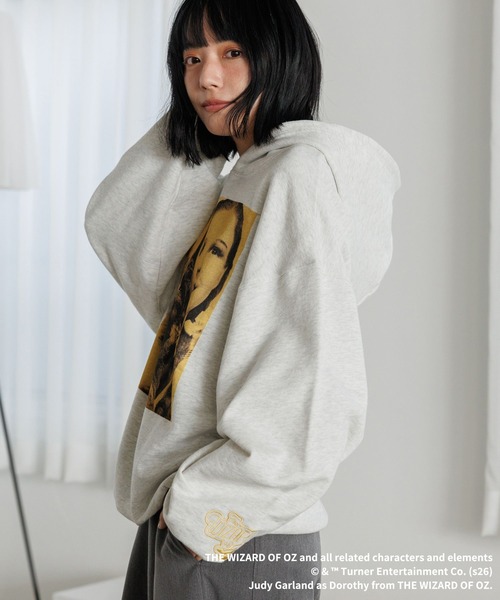 PBLIM（ページボーイリム）の「《UNISEX》カラーフォトパーカー【PBLIM/オズの魔法使】（パーカー・レディース・グレー/ネイビー・MEDIUM/LARGE）」の16枚目の写真