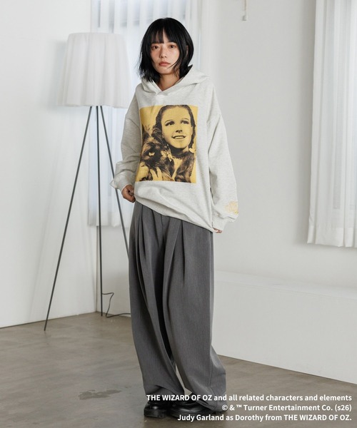 PBLIM（ページボーイリム）の「《UNISEX》カラーフォトパーカー【PBLIM/オズの魔法使】（パーカー・レディース・グレー/ネイビー・MEDIUM/LARGE）」の19枚目の写真