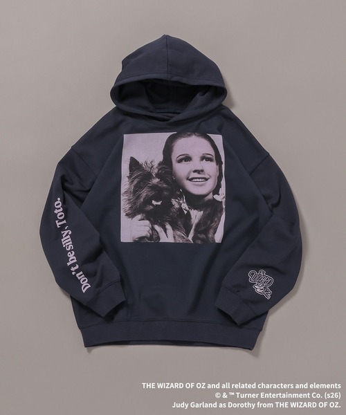 PBLIM（ページボーイリム）の「《UNISEX》カラーフォトパーカー【PBLIM/オズの魔法使】（パーカー・レディース・グレー/ネイビー・MEDIUM/LARGE）」の3枚目の写真