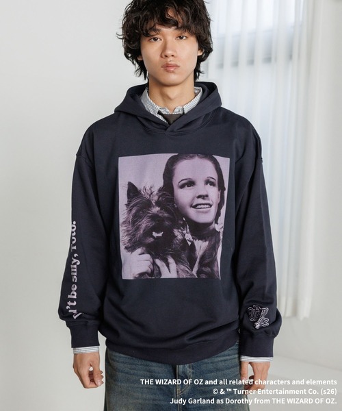 PBLIM（ページボーイリム）の「《UNISEX》カラーフォトパーカー【PBLIM/オズの魔法使】（パーカー・レディース・グレー/ネイビー・MEDIUM/LARGE）」の4枚目の写真