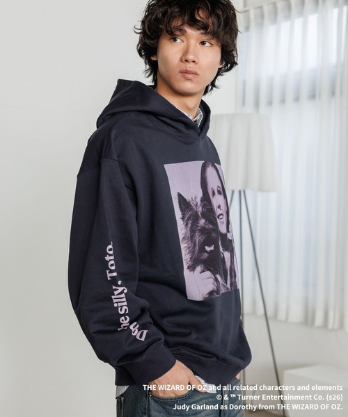 PBLIM（ページボーイリム）の「《UNISEX》カラーフォトパーカー【PBLIM/オズの魔法使】（パーカー・レディース・グレー/ネイビー・MEDIUM/LARGE）」の7枚目の写真