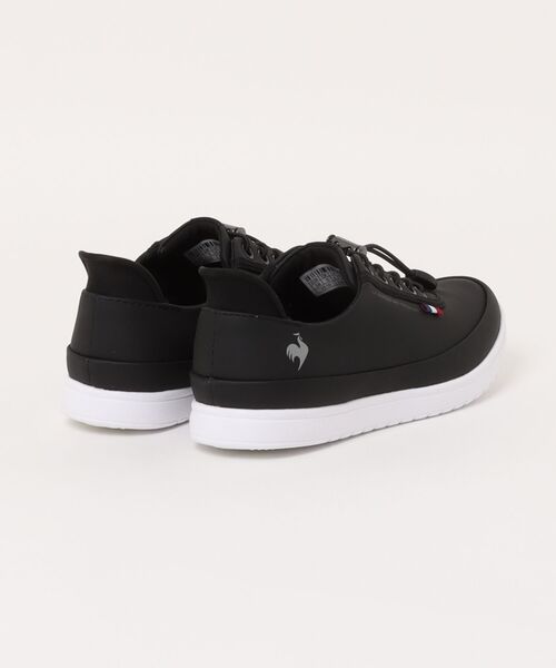 le coq sportif（ルコックスポルティフ）の「le coq sportif ルコックスポルティフ 【ハンズフリー】LCS ALMA R SI 防水 軽量 レディーススニーカー(LCSアルマレインSI)（スニーカー・レディース・ブラック/グレー/ホワイト・23.0cm/24.0cm/25.0cm）」の4枚目の写真
