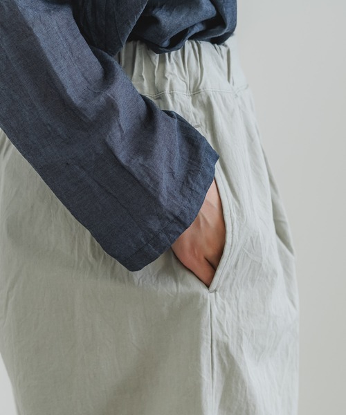 quadro（クオドロ）の「コットンブロードシャンブレーワンプリーツパンツ（その他パンツ・レディース・ブラック/カーキ/グレー・FREE）」の16枚目の写真