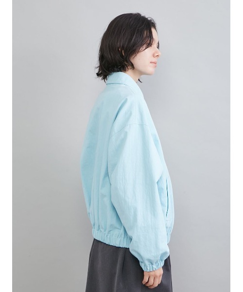 Mila Owen（ミラオーウェン）の「フォルムデザインスウィングトップ（ブルゾン・レディース・ライトブルー/アイボリー/ベージュ・1/0）」の7枚目の写真