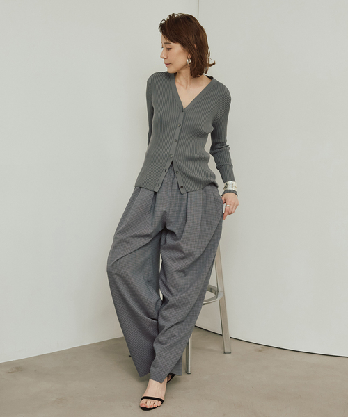 VERMEIL par iena（ヴェルメイユパーイエナ）の「《追加》イタリア糸 RIB Vネックカーディガン（カーディガン/ボレロ・レディース・ピンク/アイボリー/ネイビー・FREE）」の4枚目の写真