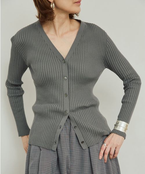 VERMEIL par iena（ヴェルメイユパーイエナ）の「《追加》イタリア糸 RIB Vネックカーディガン（カーディガン/ボレロ・レディース・ピンク/アイボリー/ネイビー・FREE）」の5枚目の写真